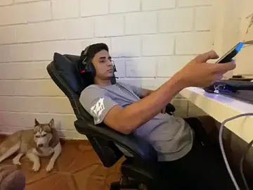 Stripchat Live Sex of Max_TheHorseDick