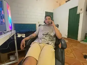 Stripchat Nude Webcam of Max_TheHorseDick