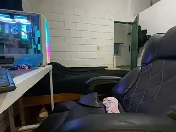 Stripchat Sex Cam of Max_TheHorseDick