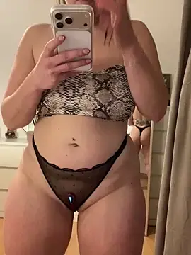 Stripchat Adult Video Chat of Petite_minette30