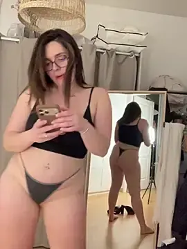 Stripchat Free Porn Cam of Petite_minette30