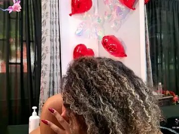 Stripchat Live Sex Cam of BLACK_ROSSE_1