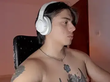 Stripchat Watch Live Sex Cams of Giordano_Russo