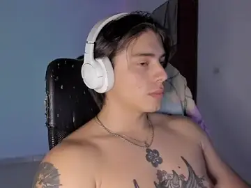 Stripchat Sex Cam of Giordano_Russo