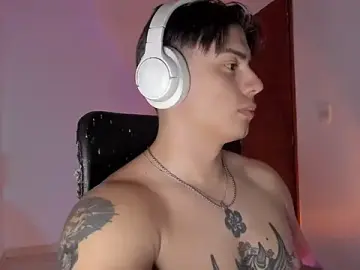 Stripchat Best live sex cam show of Giordano_Russo