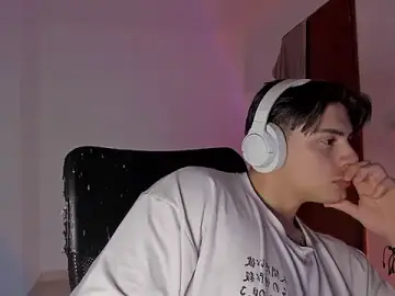 Stripchat Free Porn Cam of Giordano_Russo