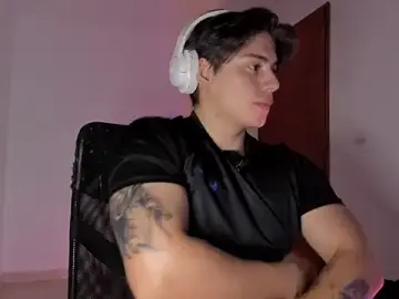 Stripchat Watch Live Sex Cams of Giordano_Russo