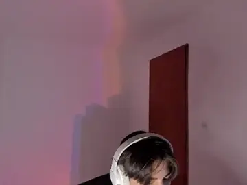 Stripchat Sex Cam of Giordano_Russo