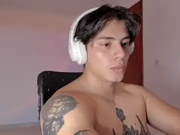 Stripchat Sex Cam of Giordano_Russo