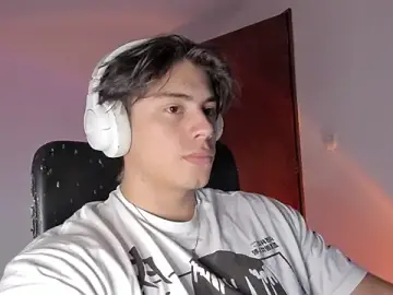 Stripchat Sex Cam of Giordano_Russo