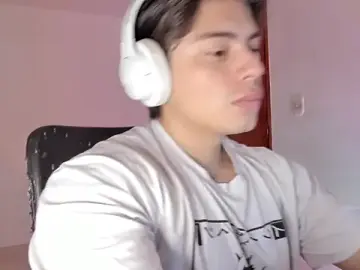 Stripchat Free Porn Cam of Giordano_Russo