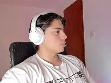 Stripchat Watch Live Sex Cams of Giordano_Russo