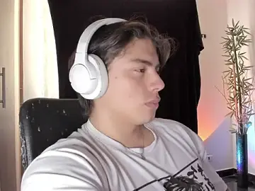 Stripchat Live Sex Cam of Giordano_Russo