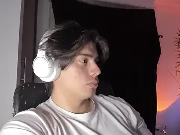 Stripchat Free Porn Cam of Giordano_Russo