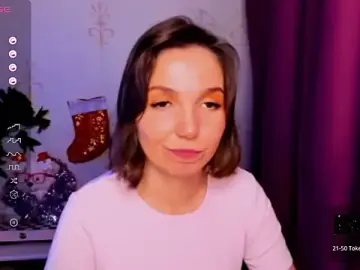 Stripchat Live Sex Cam of KindHazelHere_