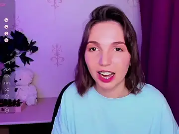 Stripchat Live Sex Cam of KindHazelHere_