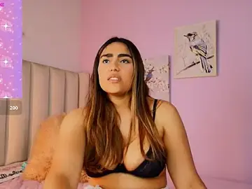 Stripchat Nude Webcam of Mhia_palmer