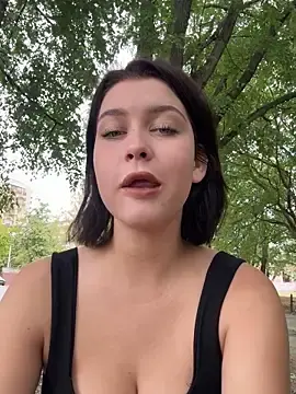 Stripchat Sex Cam of KikiWatson