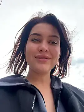 Stripchat Free Live Porn of KikiWatson