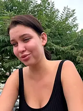 Stripchat Adult Webcams of KikiWatson