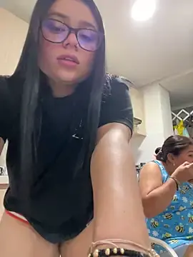 Stripchat Sex Cam of alissonfernandez_