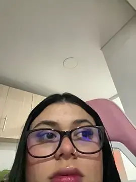 Stripchat Live Sex Cam of alissonfernandez_