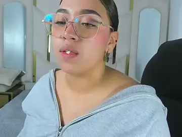 Stripchat Free Porn Cam of IsabellRodriguez18