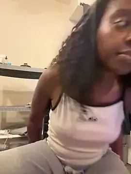 Stripchat Live Sex Cam of choclatepeaach