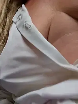 Stripchat Free Porn Cam of Melody73