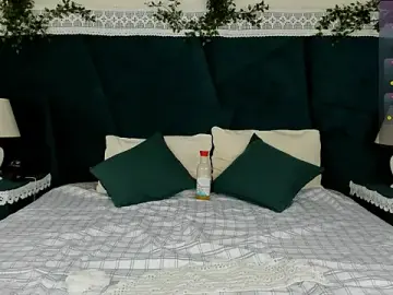 Stripchat Live Sex Cam of ERICK__DEEN