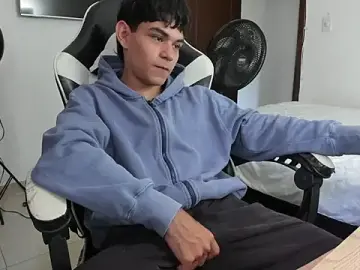 Stripchat Free Porn Cam of ronaldmq20