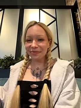 Stripchat Live Sex Cam of babydolll