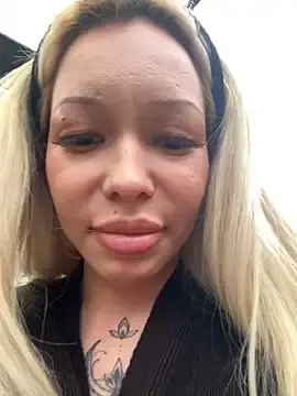 Stripchat Free Porn Cam of babydolll