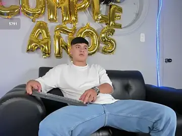 Stripchat Watch Live Sex Cams of Cristopher_strong