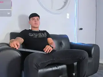 Stripchat Adult Webcams of Cristopher_strong