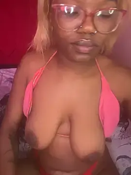 Stripchat Free Porn Cam of YummyMelanin117