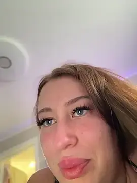 Stripchat Sex Cam of AndreaMood