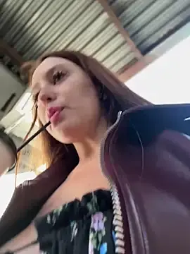 Stripchat Free Live Porn of AndreaMood