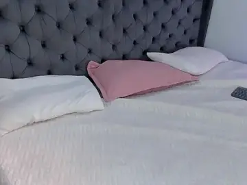 Stripchat Sex Cam of two_milkyway