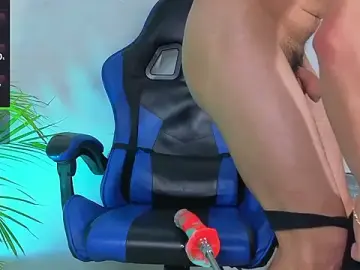 Stripchat Sex Cam of EdwardRoss_