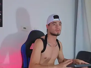 Stripchat Live Sex Cam of EdwardRoss_