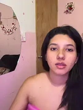 Stripchat Nude Webcam of emmariders2