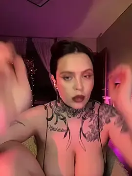 Stripchat Live Sex Cam of Mariiiiiway