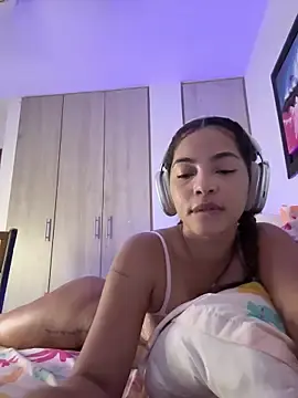 Stripchat Live Sex Cam of AkiraY10