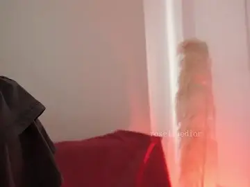 Stripchat Sex Cam of roselinedior