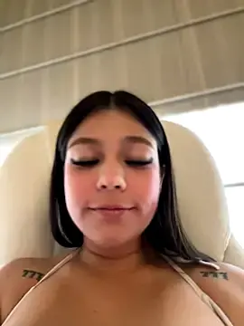 Stripchat Free Porn Cam of Alyshanon18