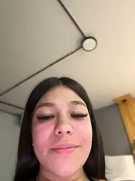 Stripchat Free Porn Cam of Alyshanon18