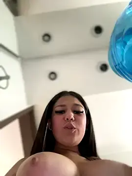Stripchat Sex Cam of Alyshanon18
