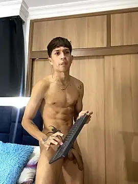 Stripchat Live Sex Cam of _CamiloBass