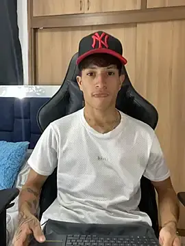 Stripchat Watch Live Sex Cams of _CamiloBass